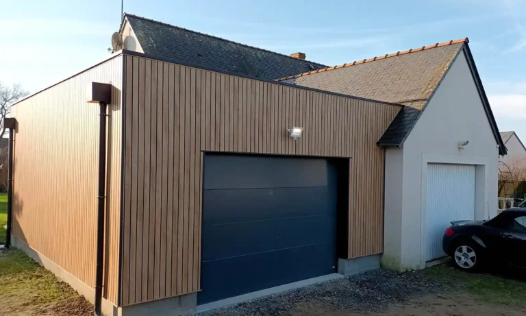 Garage construit en extension du bâtiment existant